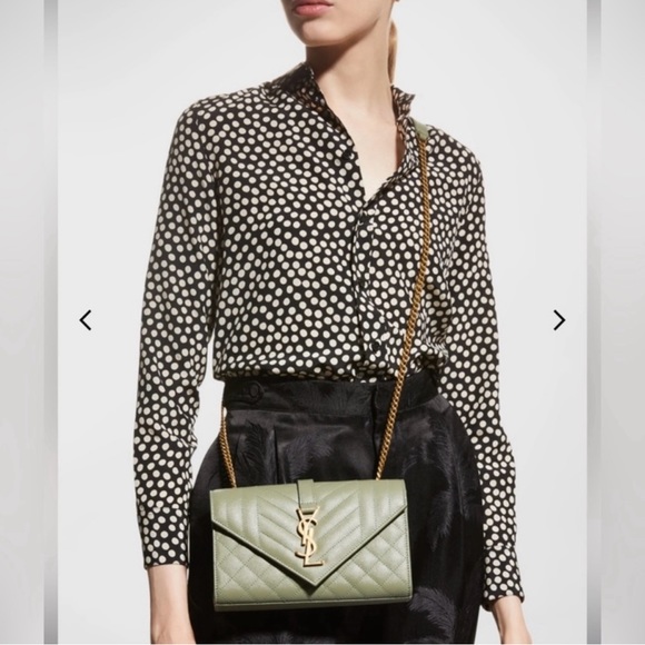 A114- π― % authentic Small YSL Envelope Shoulder bag - Picture 3 of 17